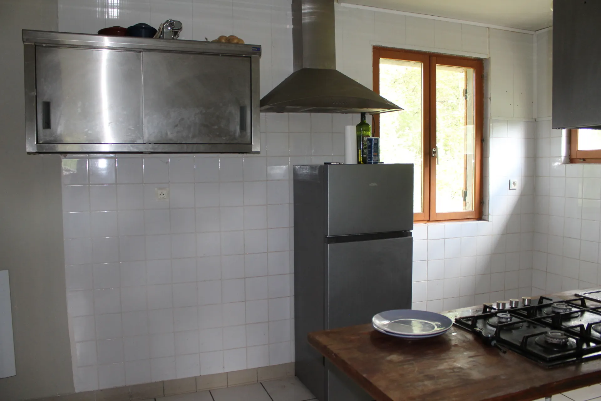 Maison avec 2 granges sur un terrain de plus d'un hectare avec plantation de 300 Charmes Truffier 