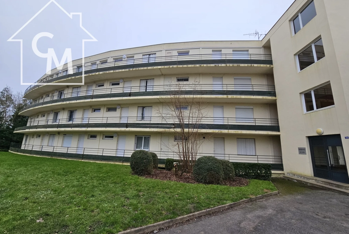 Appartement Type 2 avec Balcon et Parking à Briollay 