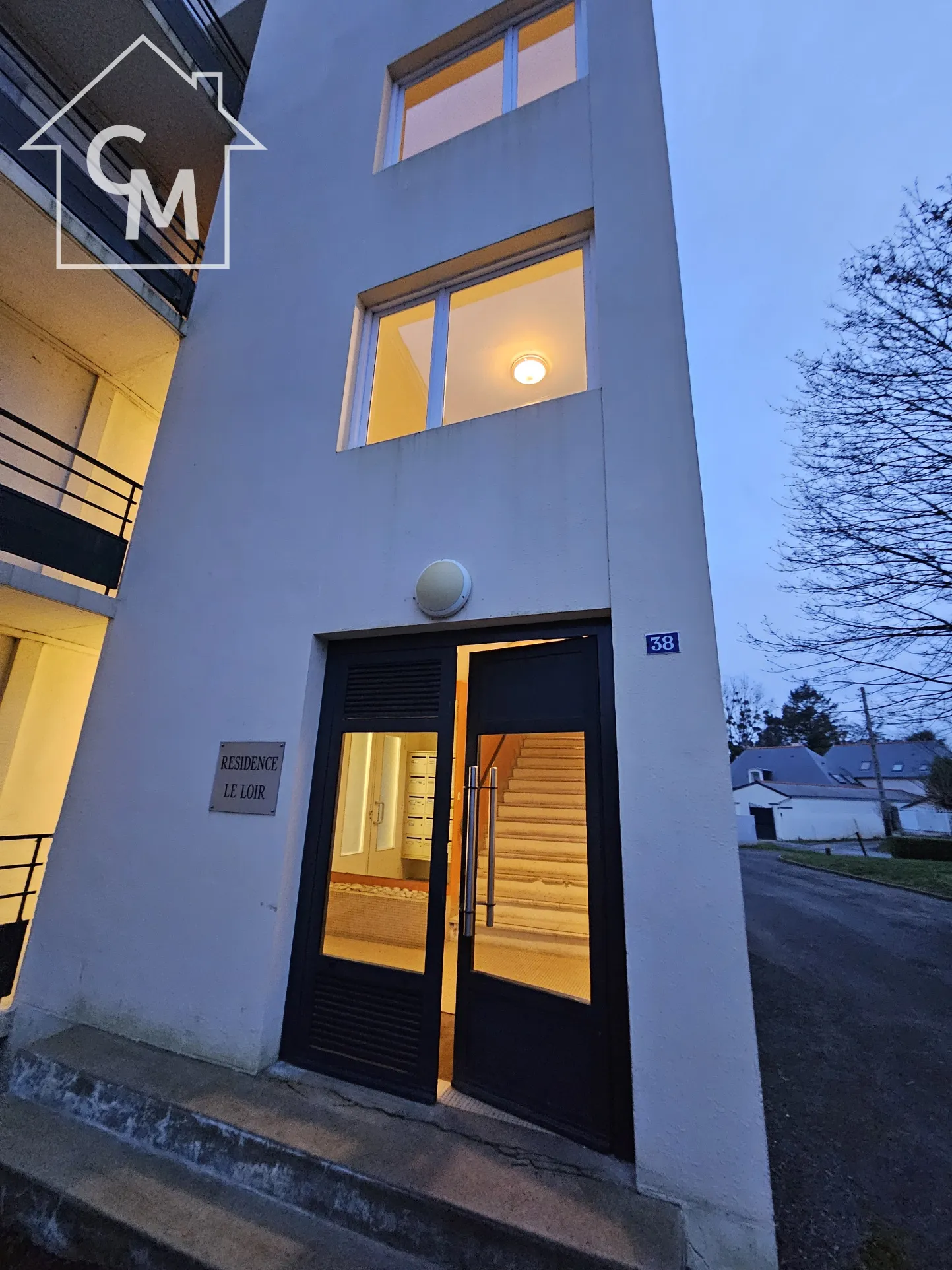 Appartement Type 2 avec Balcon et Parking à Briollay 