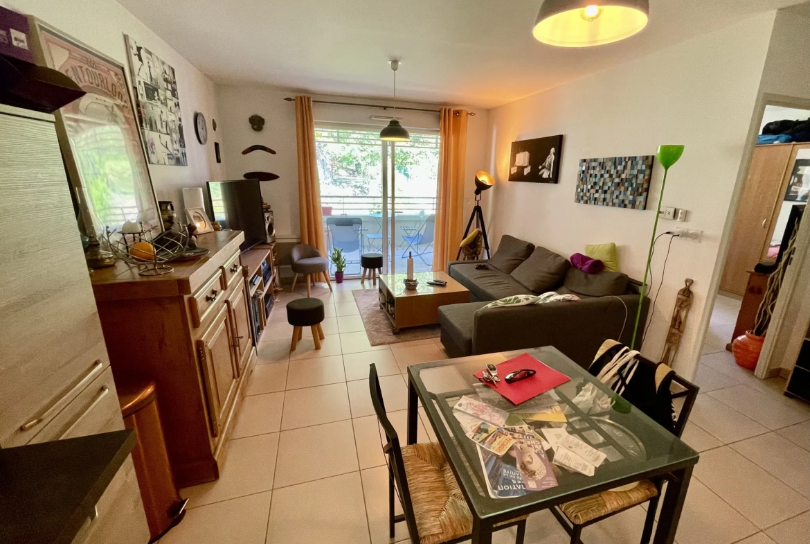 Appartement 2 pièces avec terrasse et garage à Villeneuve les Avignon 