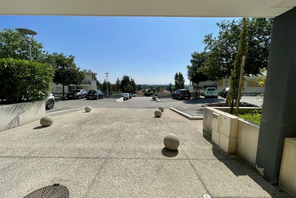 Appartement 2 pièces avec terrasse et garage à Villeneuve les Avignon 