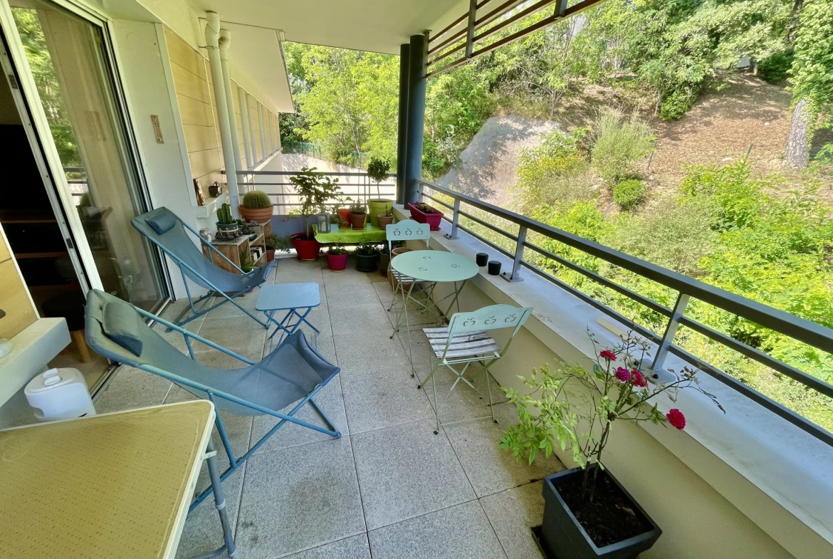 Appartement 2 pièces avec terrasse et garage à Villeneuve les Avignon 