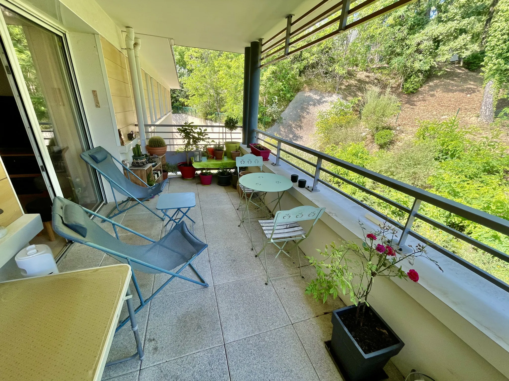 Appartement 2 pièces avec terrasse et garage à Villeneuve les Avignon 