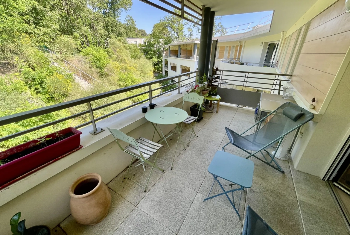 Appartement 2 pièces avec terrasse et garage à Villeneuve les Avignon 