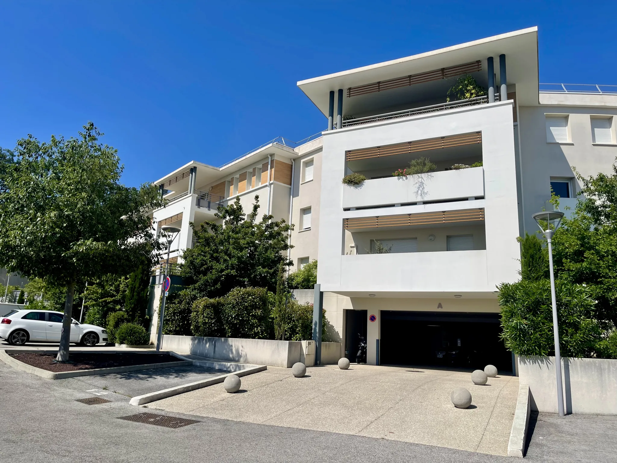 Appartement 2 pièces avec terrasse et garage à Villeneuve les Avignon 