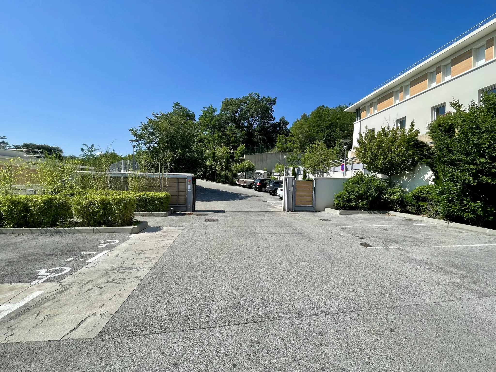 Appartement 2 pièces avec terrasse et garage à Villeneuve les Avignon 