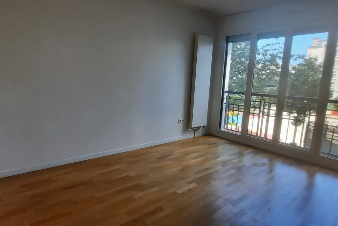 A vendre 2 pièces à Suresnes 