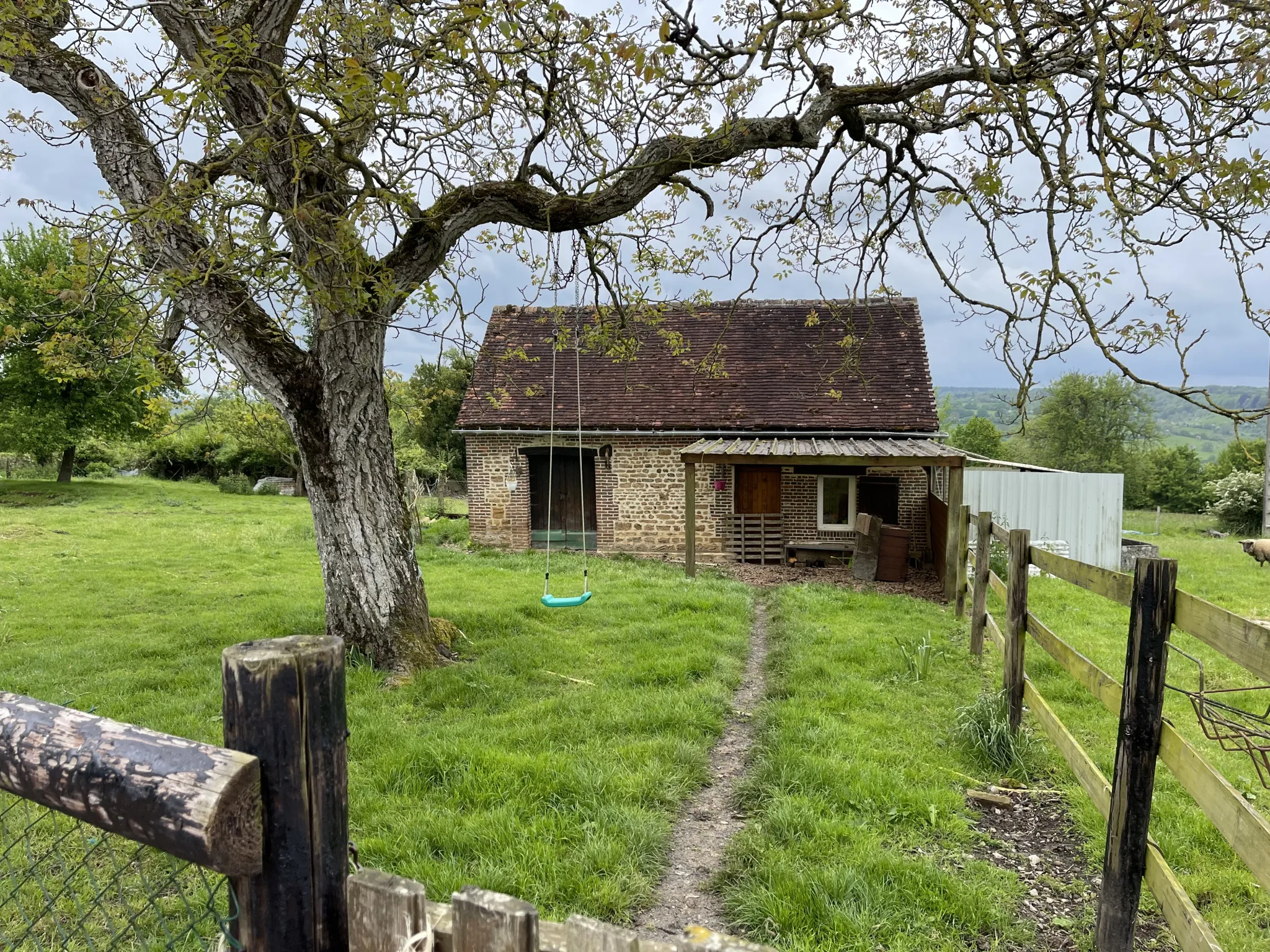 Petite maison en campagne avec 2 hectares et demi de terrain 