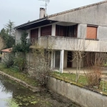 Maison à Champagne-Mouton avec jardin et garage