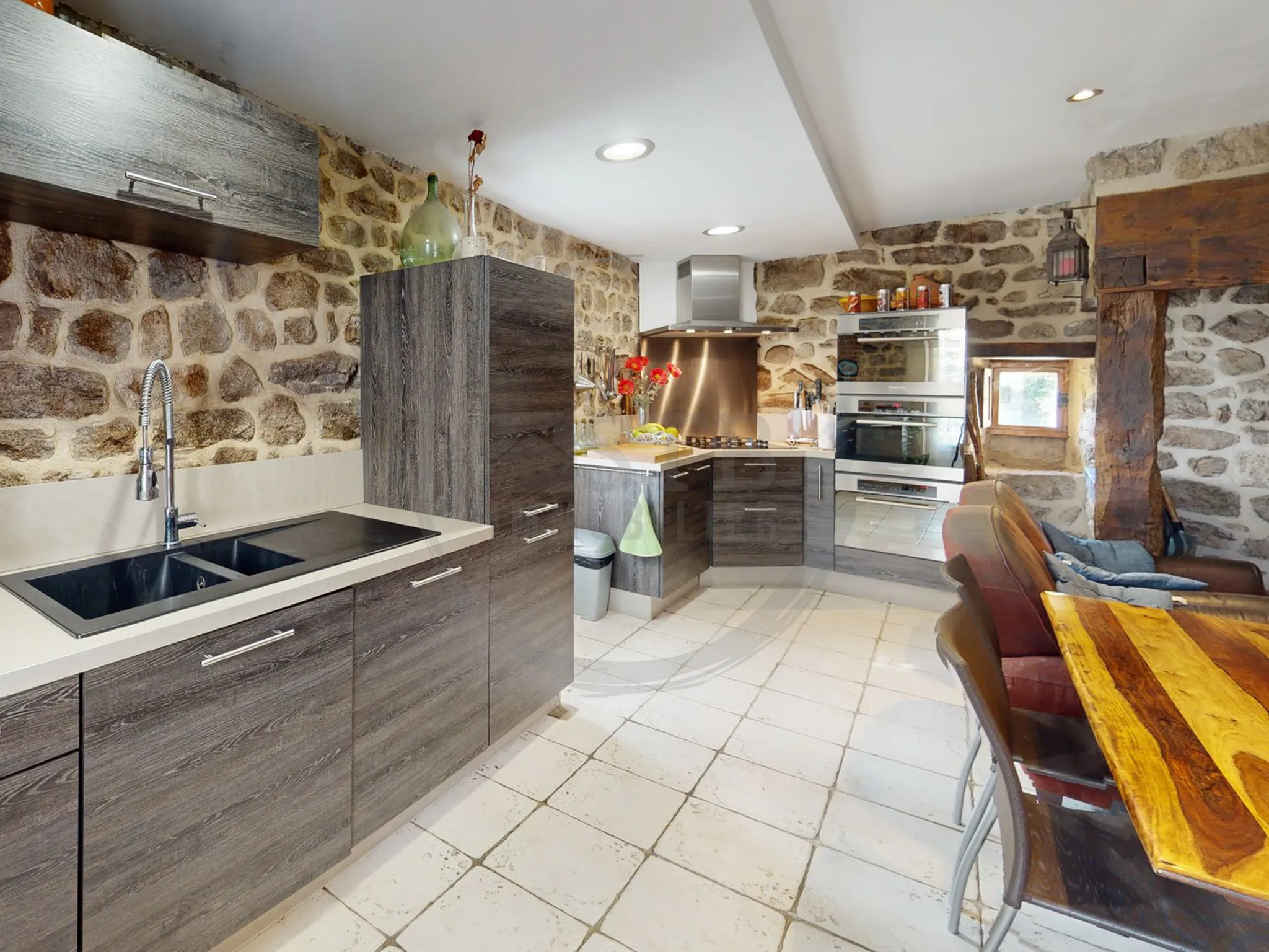 Belle maison de 75m2 sur 1298m2 de terrain à Saint-Julien-Du-Gua 