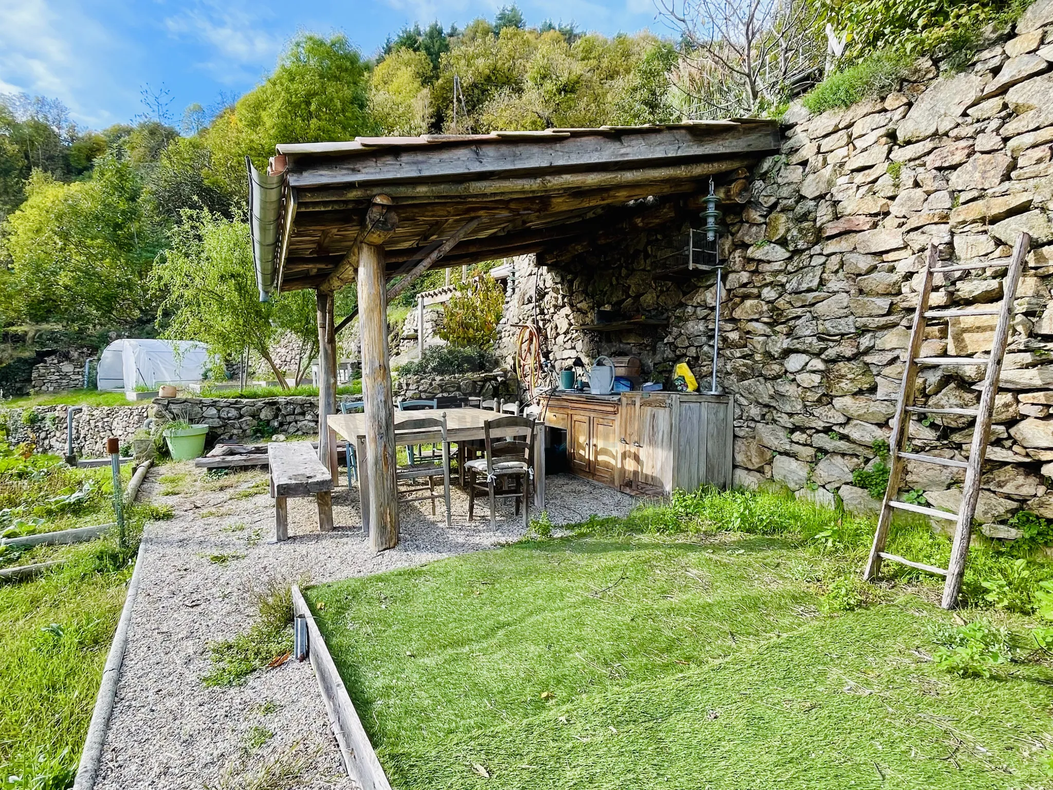 Belle maison de 75m2 sur 1298m2 de terrain à Saint-Julien-Du-Gua 