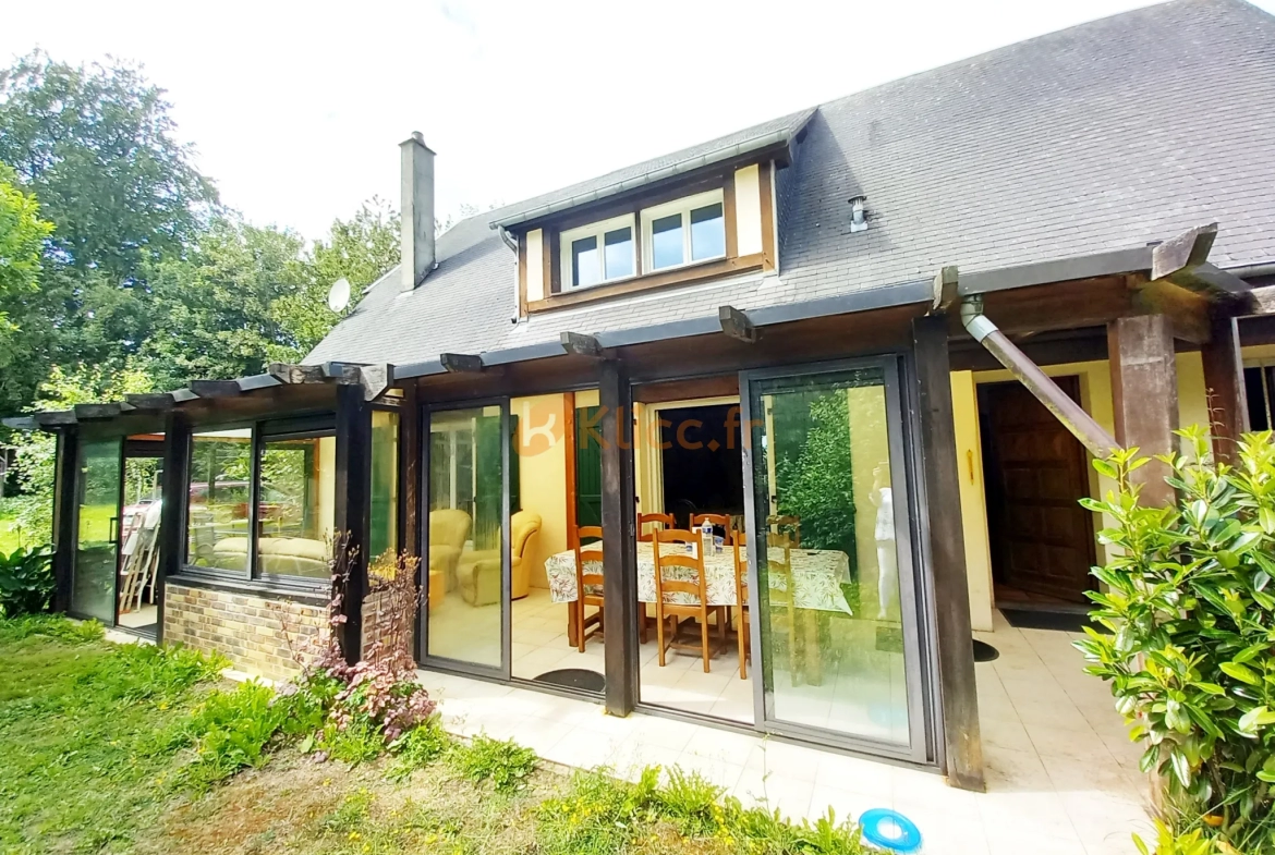 Maison avec sous-sol complet et chambre au rez-de-chaussée 