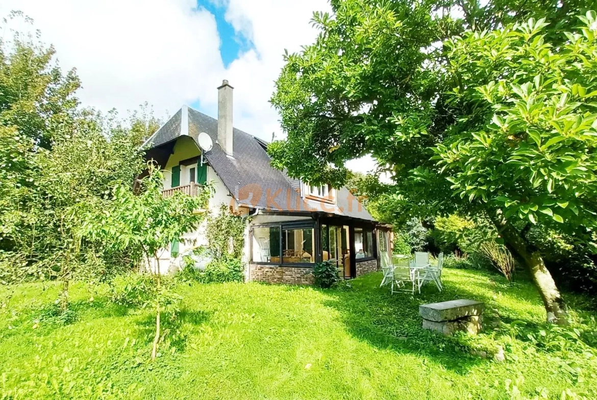 Maison avec sous-sol complet et chambre au rez-de-chaussée 