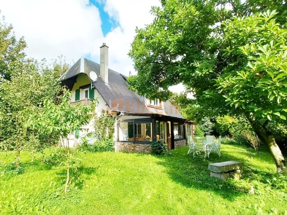 Maison avec sous-sol complet et chambre au rez-de-chaussée