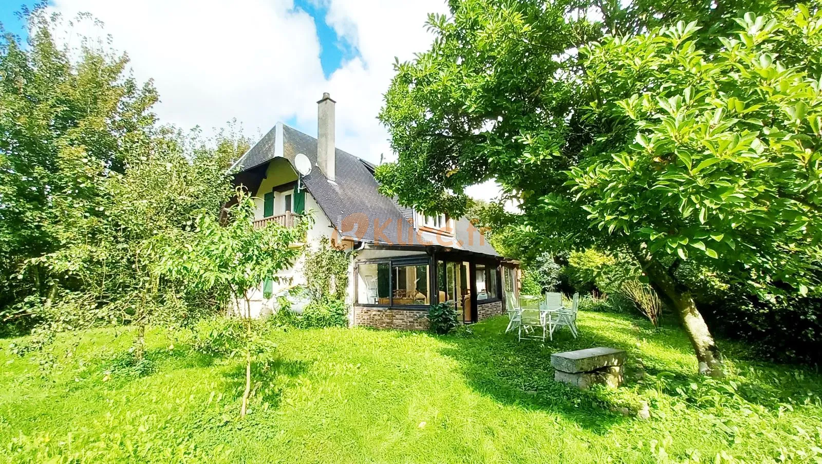 Maison avec sous-sol complet et chambre au rez-de-chaussée 