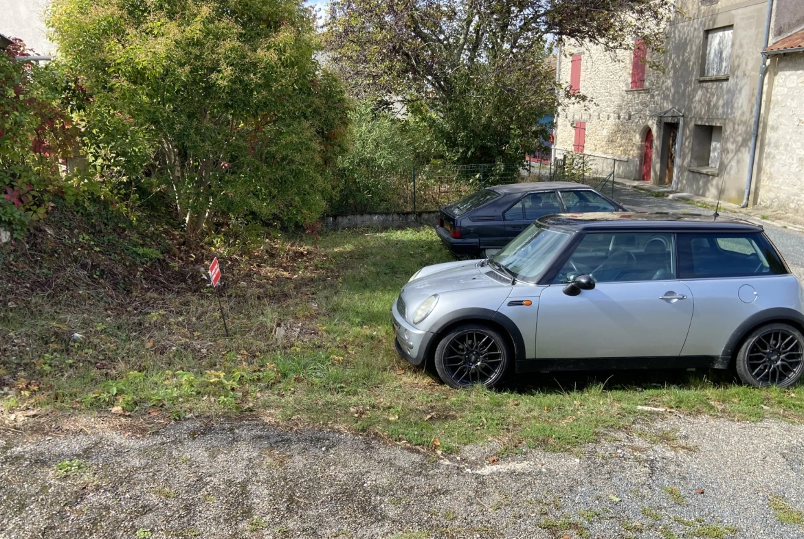 Maison de village de 200 m2 à Beauville 