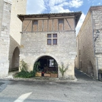 Maison de village de 200 m2 à Beauville