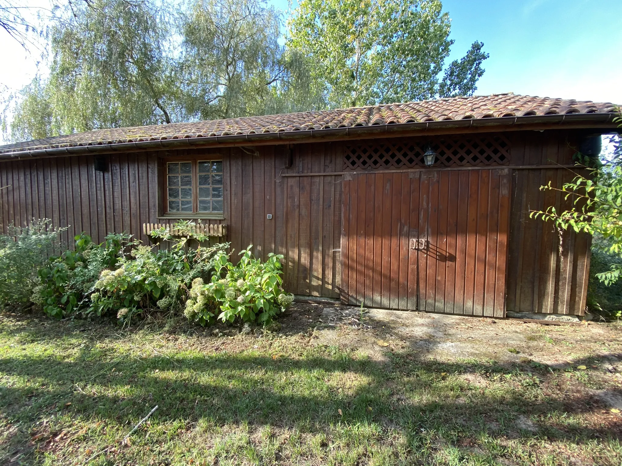 Maison T4 avec garage et dépendance sur vaste terrain à Bernos Beaulac 