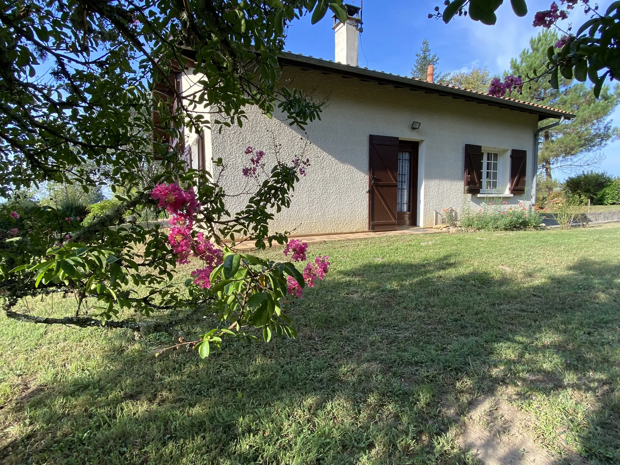 Maison T4 avec garage et dépendance sur vaste terrain à Bernos Beaulac 