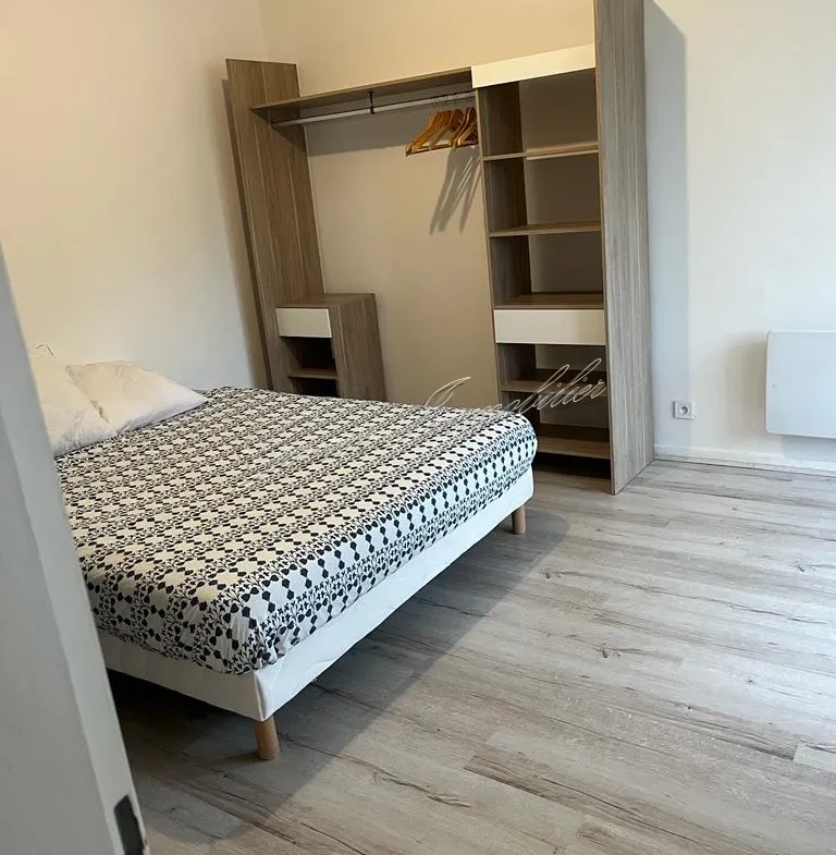 Appartement rénové avec balcon à Nevers 