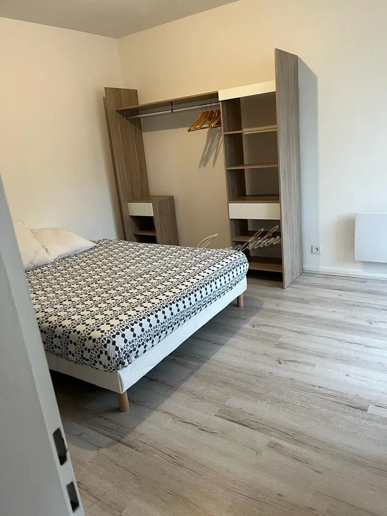 Appartement rénové avec balcon à Nevers 