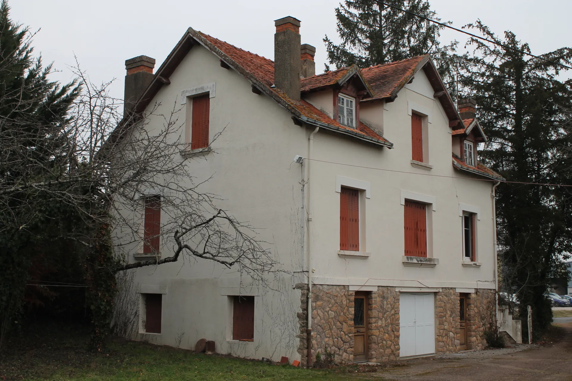 Maison à Cosne d'Allier sur +/- 4000 m2 de terrain, avec vue dégagée. 