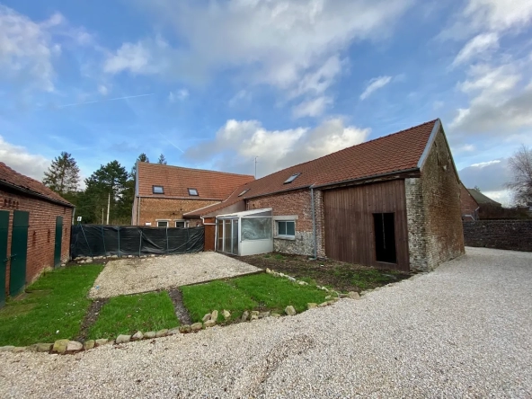 Propriété avec Deux Maisons et Grange à La Longueville