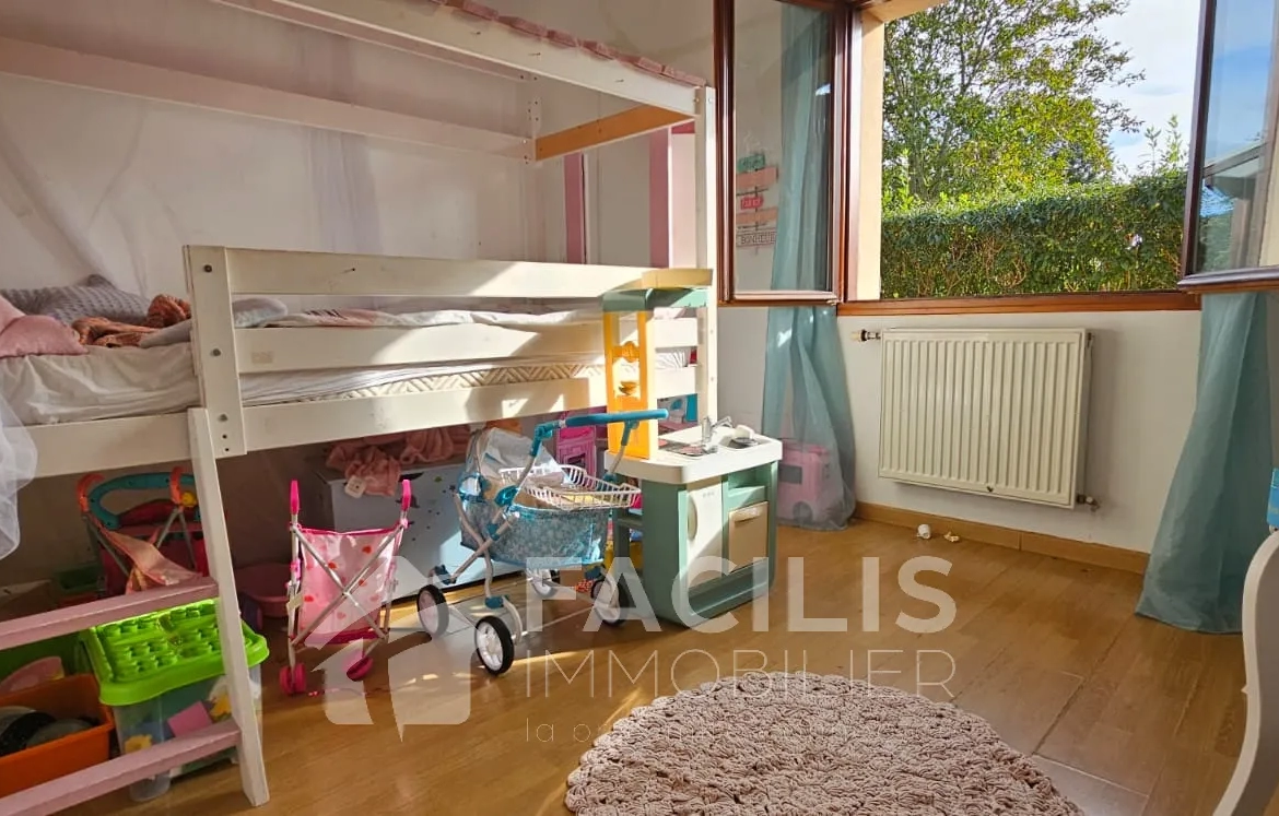 Maison individuelle de 5 chambres à vendre à Ambutrix 