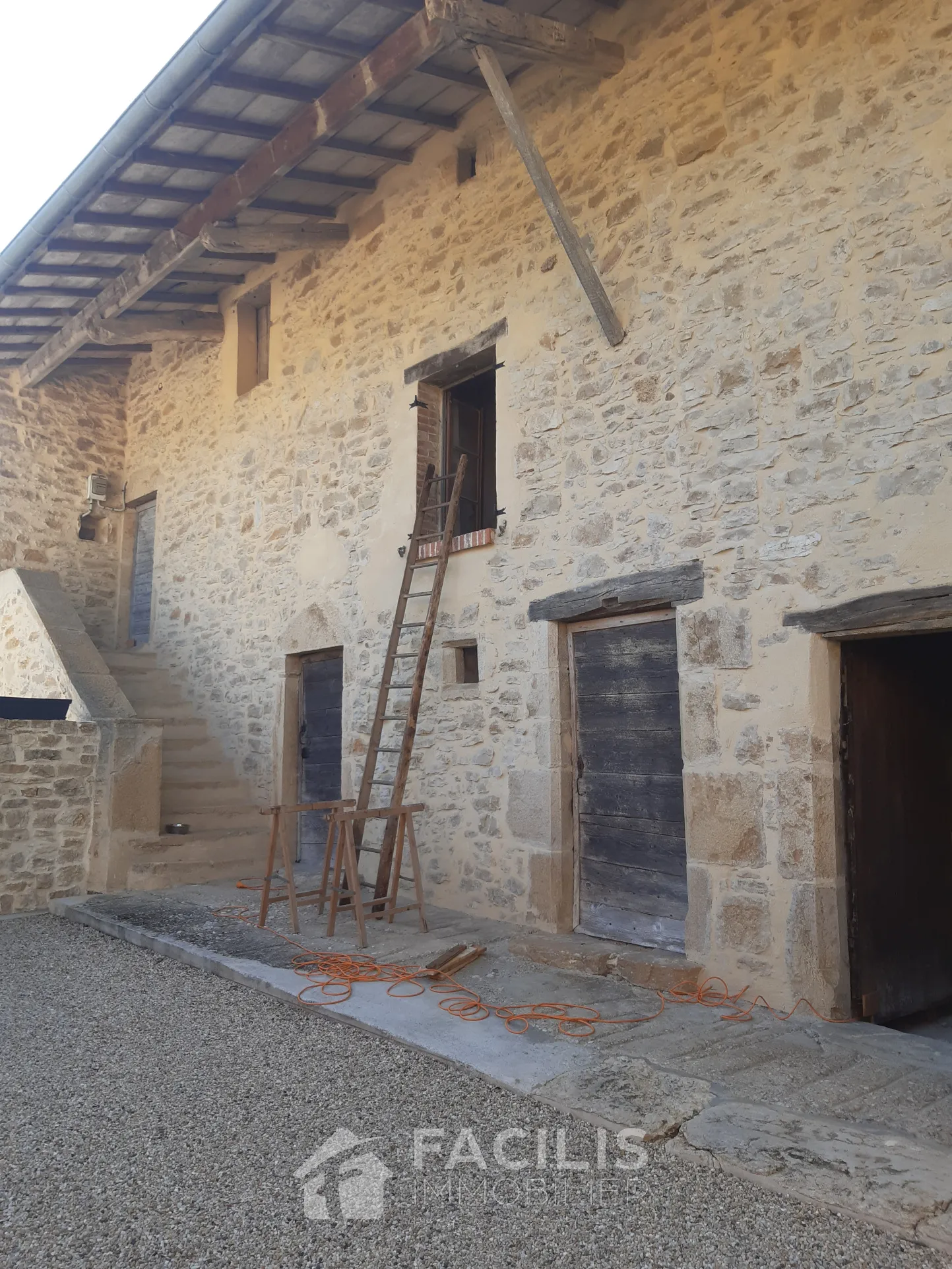 Maison en Pierre à Rénover 6 Pièces à Douvres avec Jardin 