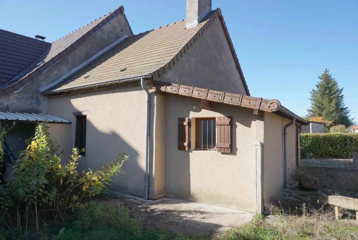 Maison en pierres avec annexe et dépendances à Digoin 