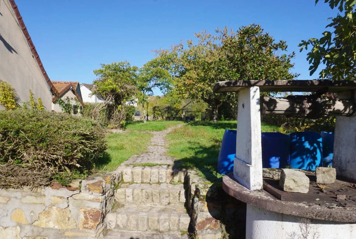 Maison en pierres avec annexe et dépendances à Digoin 