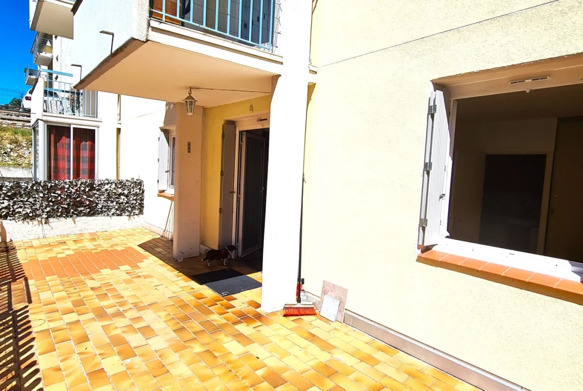 Appartement F2 loué avec terrasse et parking à Amelie les bains palalda 