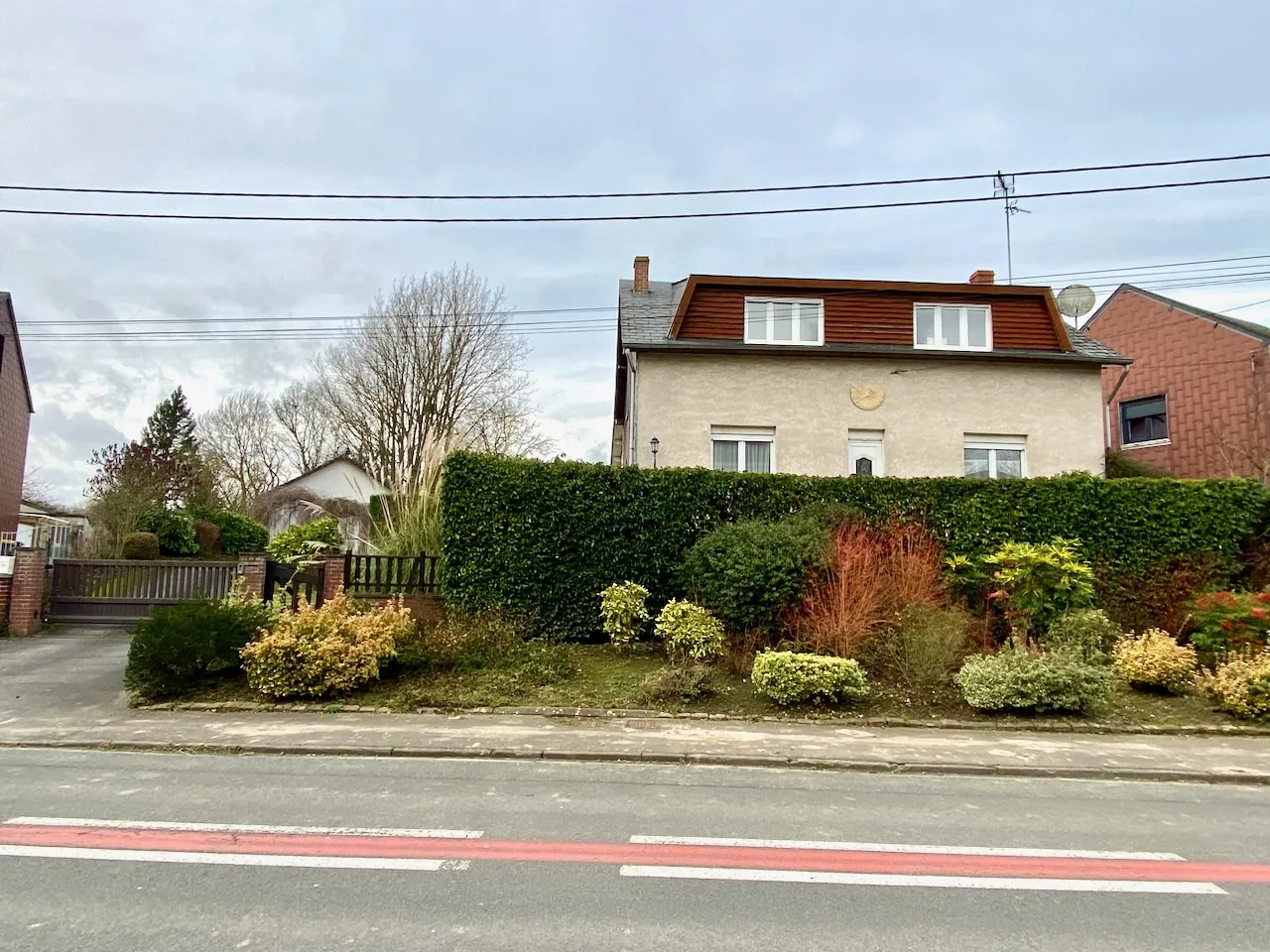 Propriété exceptionnelle avec maison en briques et pavillon individuel à Maubeuge 