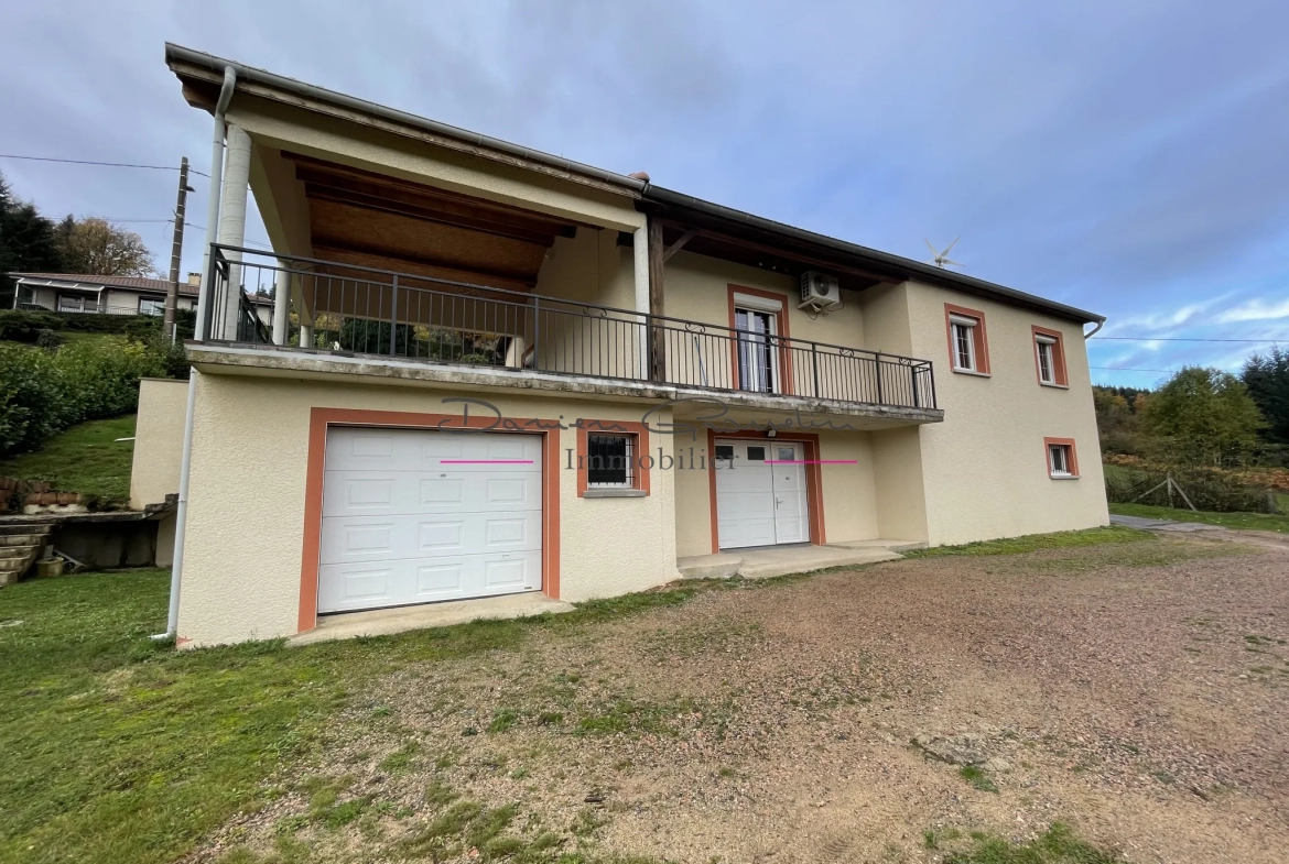 Villa élevée sur sous-sol complet et superbe vue 