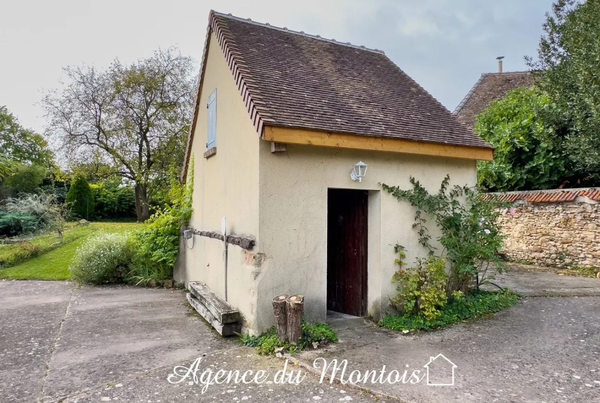 Vente à Bray-sur-Seine - FERMETTE BRIARDE indépendante à rafraîchir 