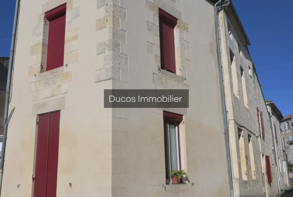 Immeuble avec 4 appartements à vendre à Marmande 