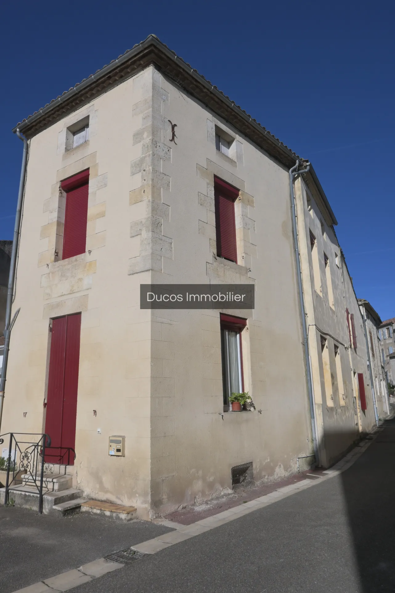 Immeuble avec 4 appartements à vendre à Marmande 