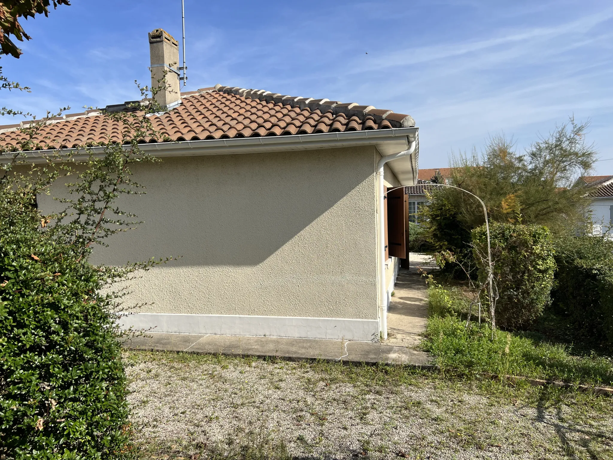 Maison plain pied à rénover à Gond pontouvre 