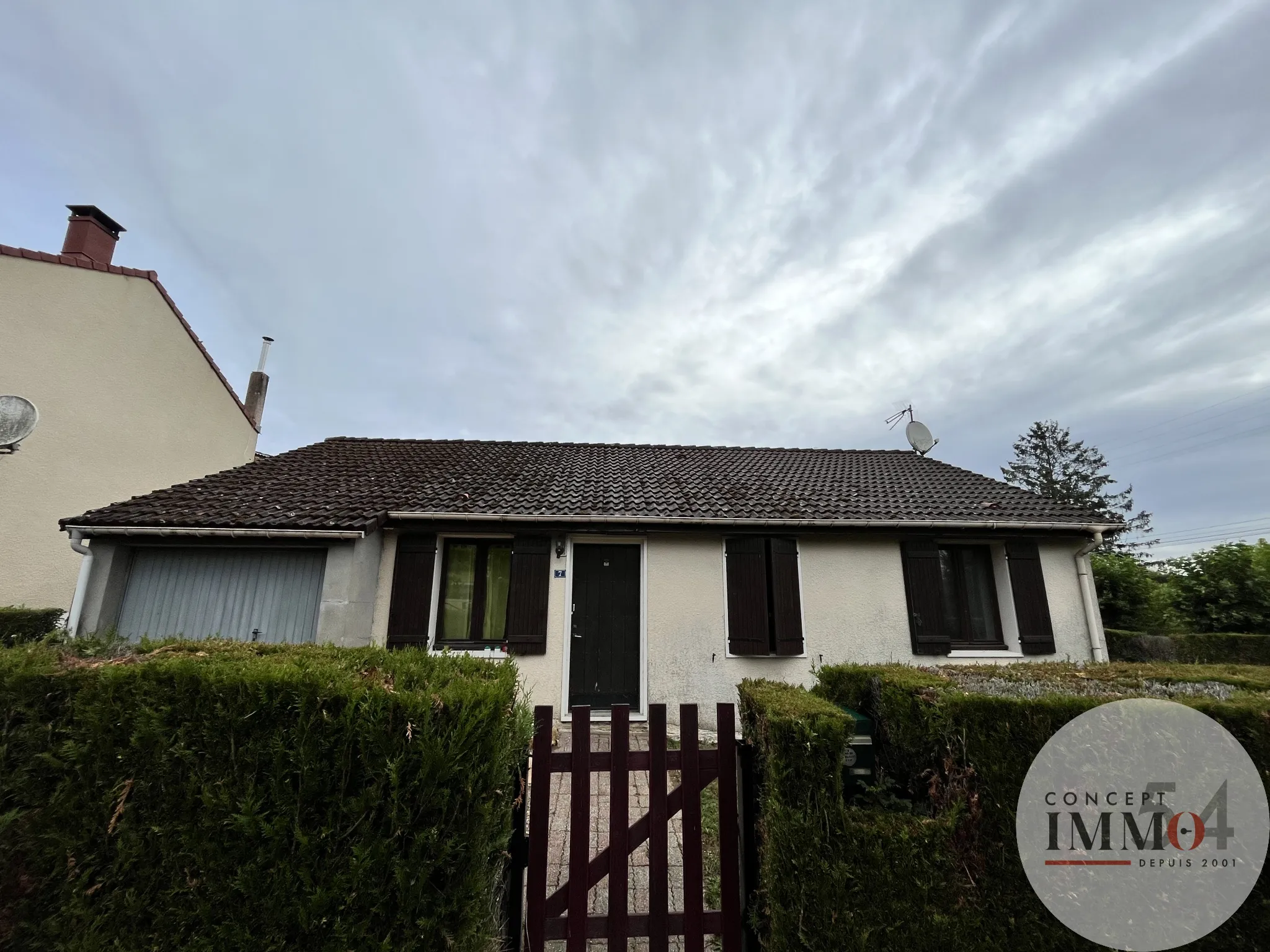 Pavillon à rénover avec garage et jardin à Dieulouard 