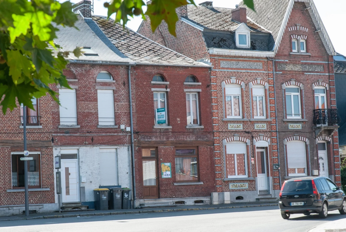 Maison de Ville à Jeumont avec Salon, Séjour, Cuisine et 3 Chambres 