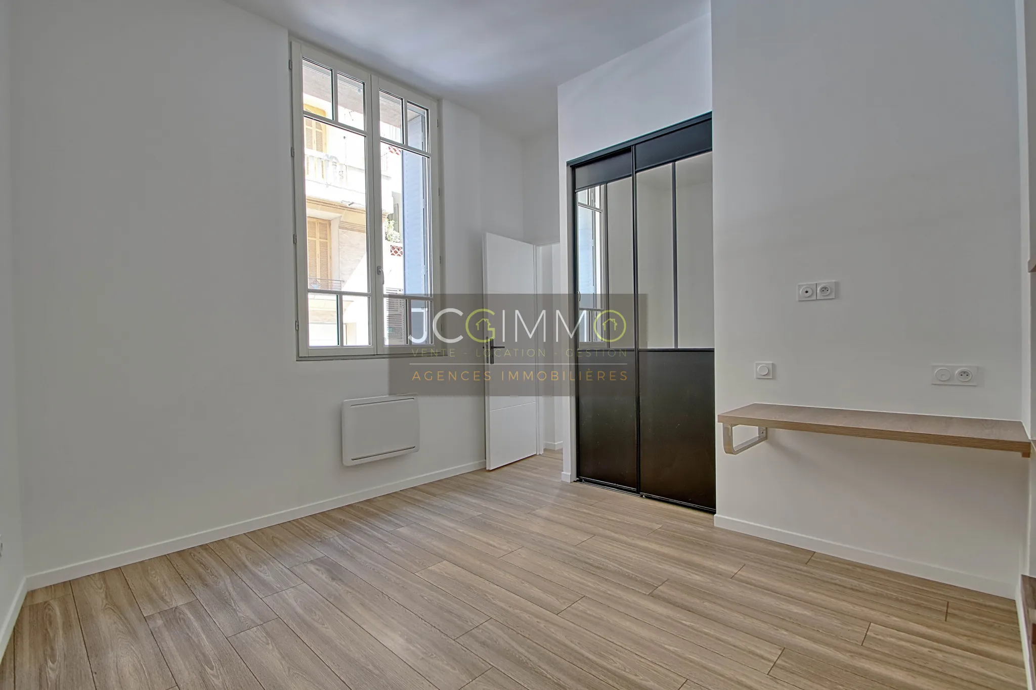 Bel appartement entièrement rénové à Toulon 