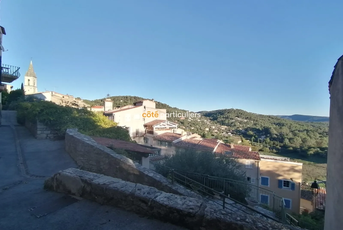 Maison de village à Callas avec vue mer 