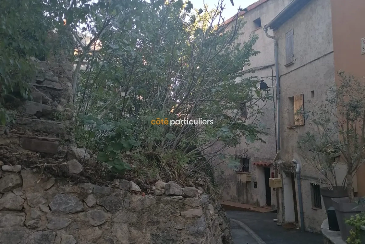 Maison de village à Callas avec vue mer 