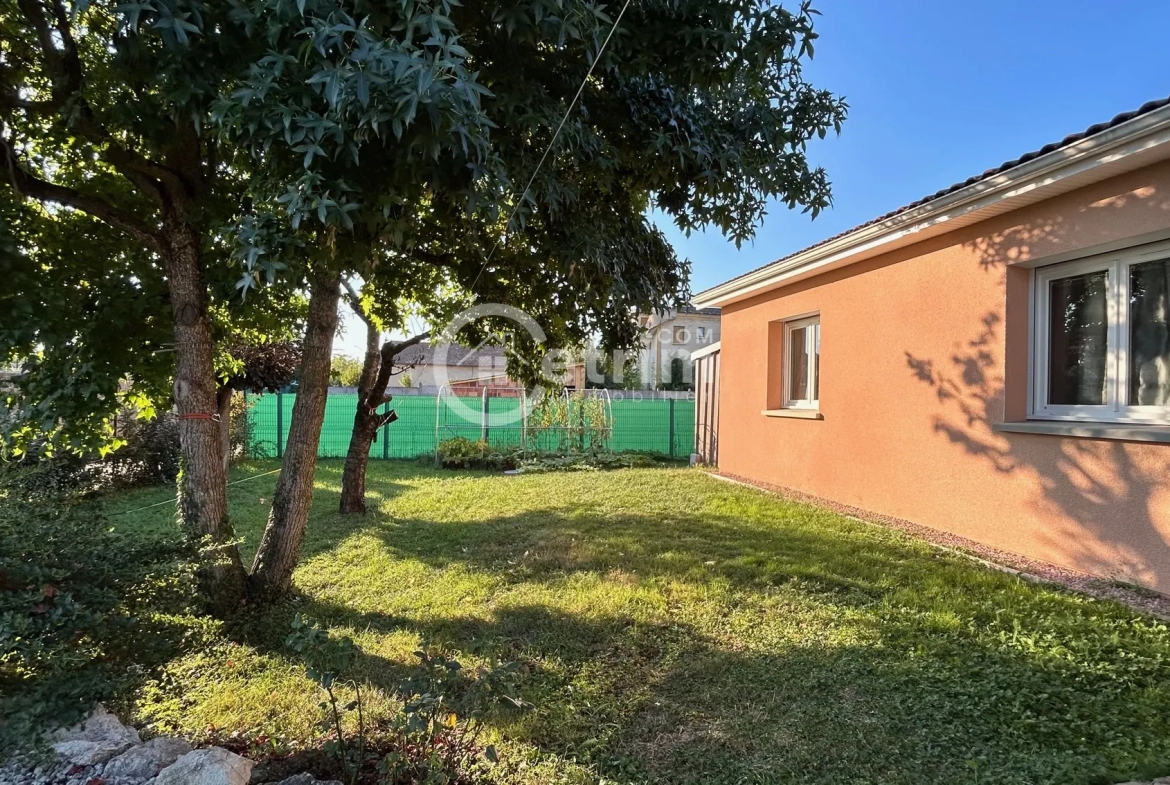 Maison contemporaine de plain-pied à Lezoux avec jardin et garage 