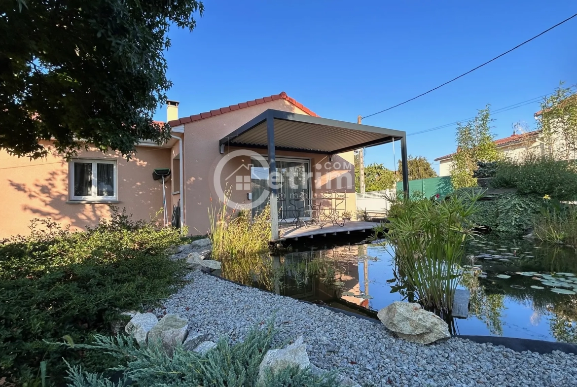 Maison contemporaine de plain-pied à Lezoux avec jardin et garage 