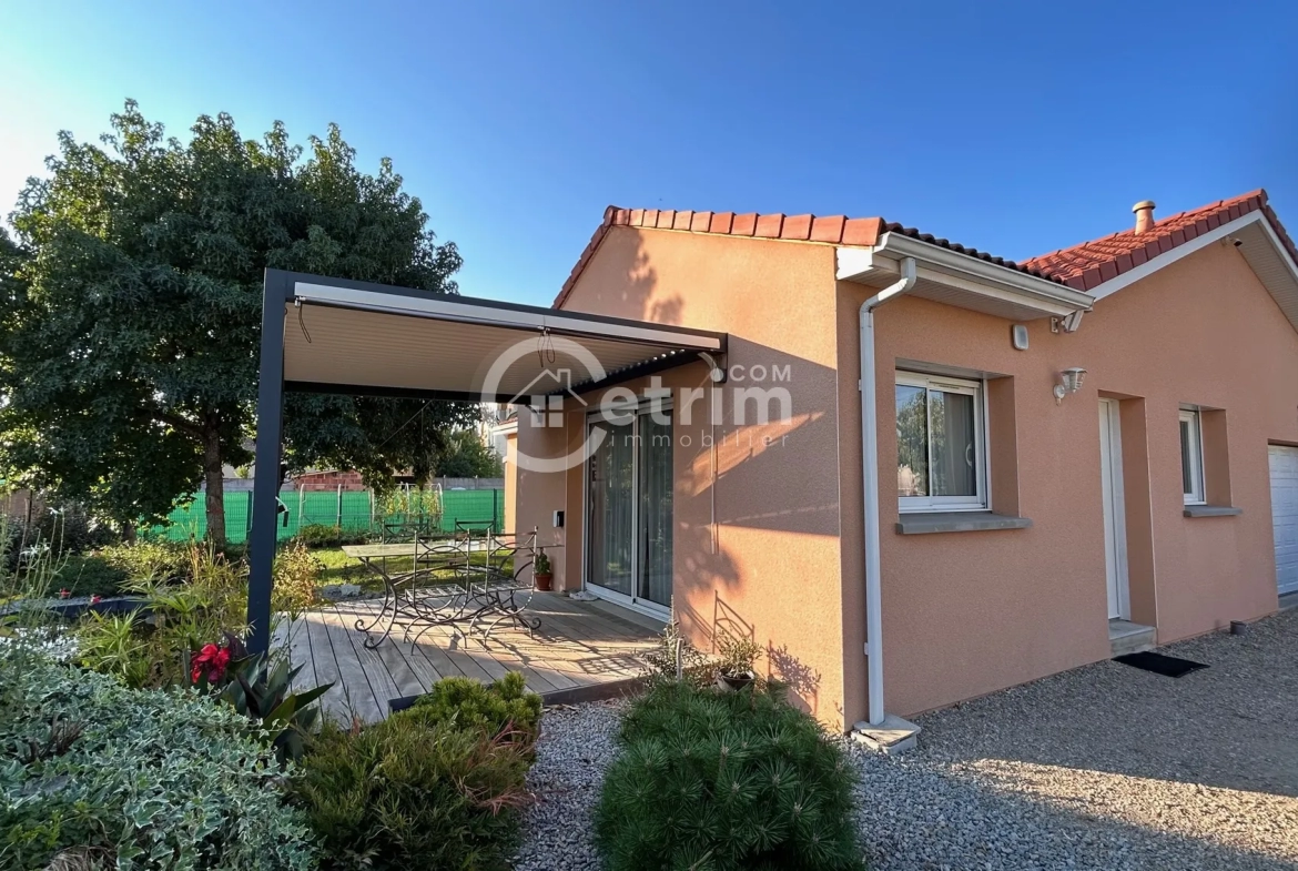 Maison contemporaine de plain-pied à Lezoux avec jardin et garage 