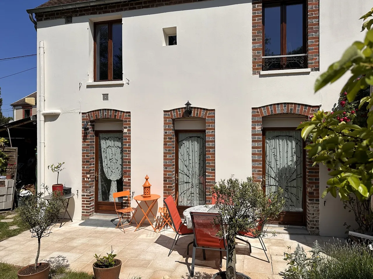 Maison Villageoise Rénovée à Bray-sur-Seine avec Jardin et Cours d'eau 