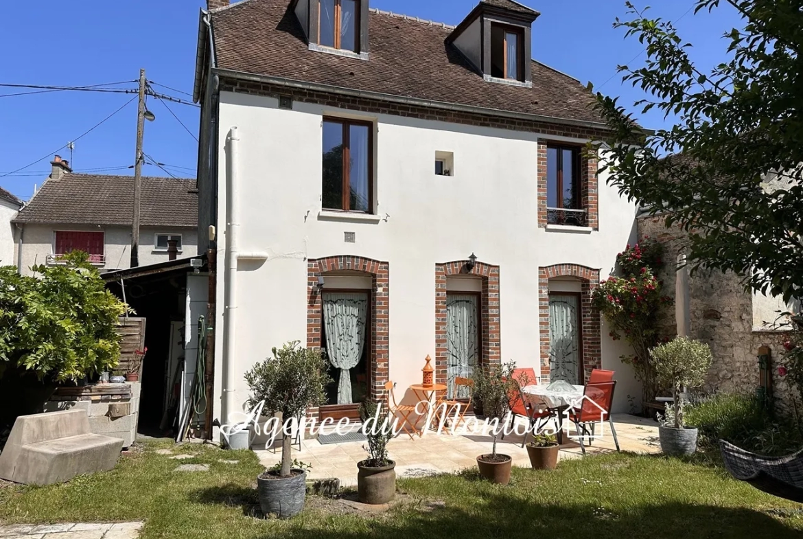 Maison Villageoise Rénovée à Bray-sur-Seine avec Jardin et Cours d'eau 