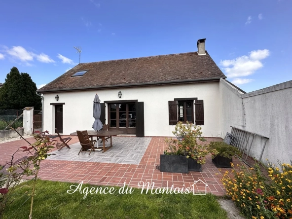 Charming Briarde Farmhouse in Bray Sur Seine