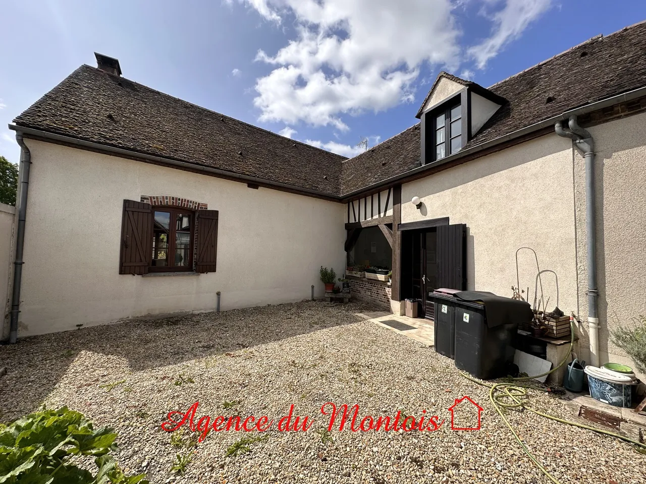 Charming Briarde Farmhouse in Bray Sur Seine 